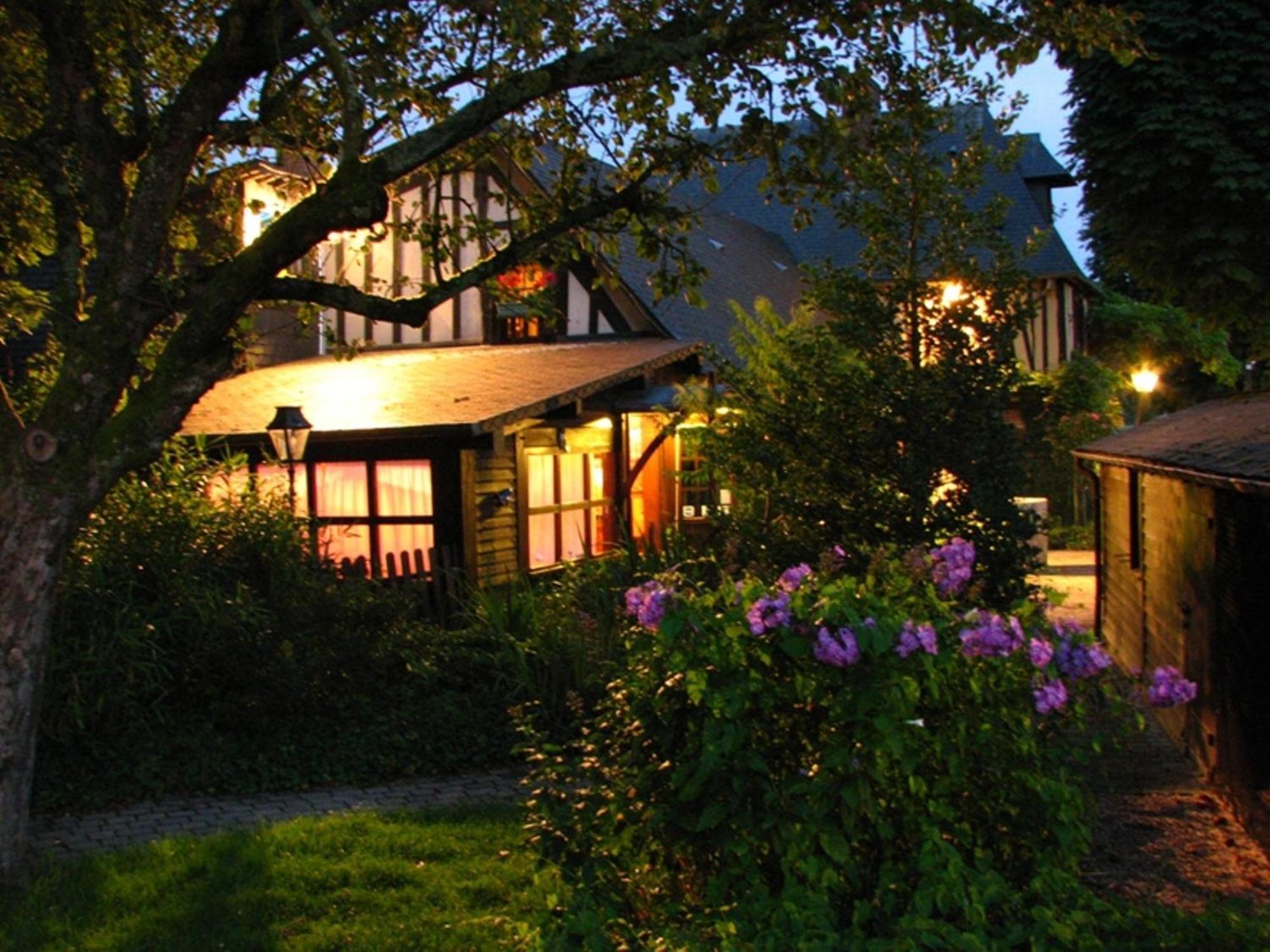 Auberge Du Val Au Cesne Saint-Clair-sur-les-Monts Exteriér fotografie